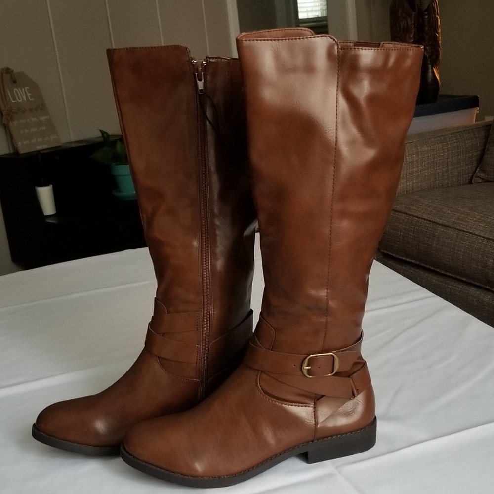 NWT Women's Falls Creek Brown Boots